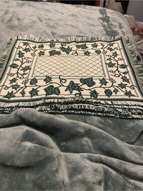 Set of 7 reversible placemats Green & Cream Vine Jacquard Table Linen 14x20